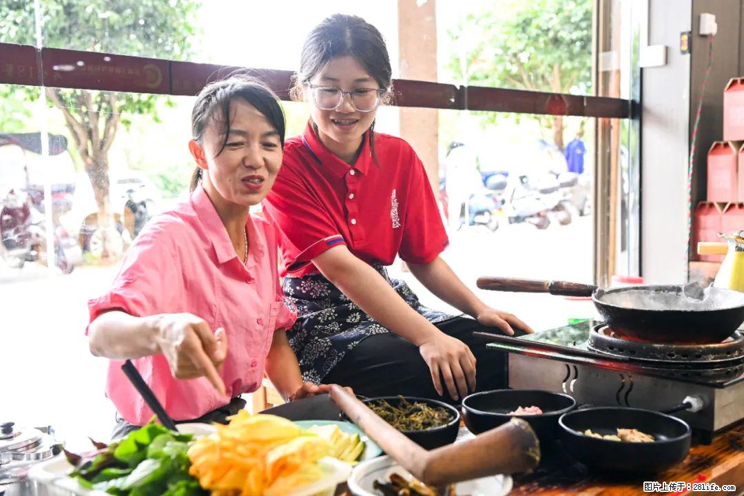 全网追的“扁担女孩”，找了一份暑假工，时薪12元 - 深圳生活资讯 - 深圳28生活网 sz.28life.net